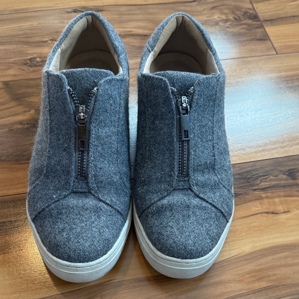Charcoal Felt-textured Zip-Up Casual Sneakers